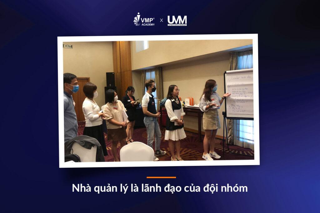 Nhà quản lý đóng vai trò như người lãnh đạo đội nhóm.