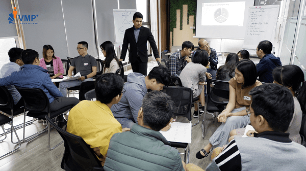 Học viên Redstar tham gia hoạt động nhóm