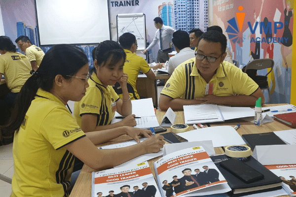 doi-ngu-giang-vien-noi-bo-khoa-hoc-cho-trainer