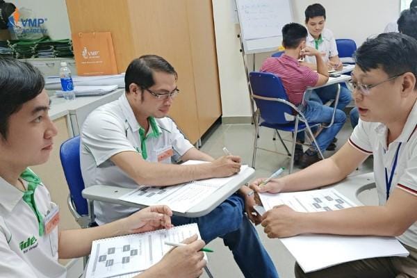 Hãy lắng nghe nhân viên thay vì phán xét!