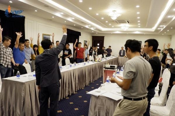 Body language là yếu tố không thể thiếu khi thuyết trình