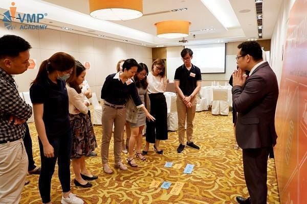Học viên không ngừng tương tác với nhau để tìm ra các giải pháp hoàn hảo