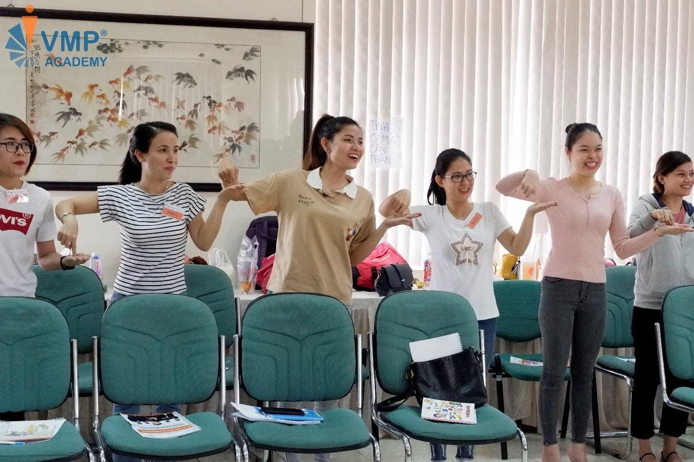 Nhân sự tại Thái Tuấn trải nghiệm các hoạt động tại lớp