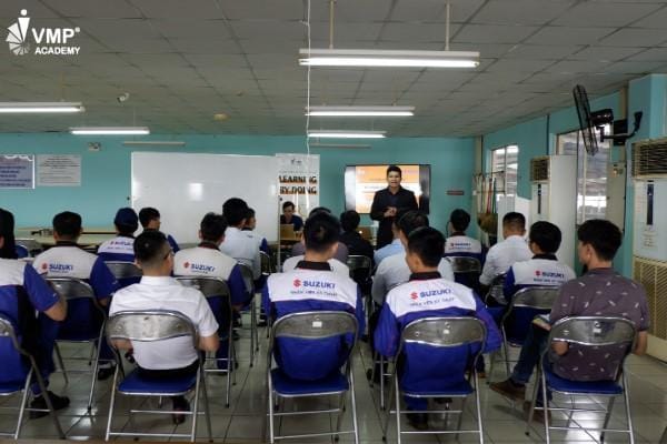 Lấy khách hàng làm trung tâm