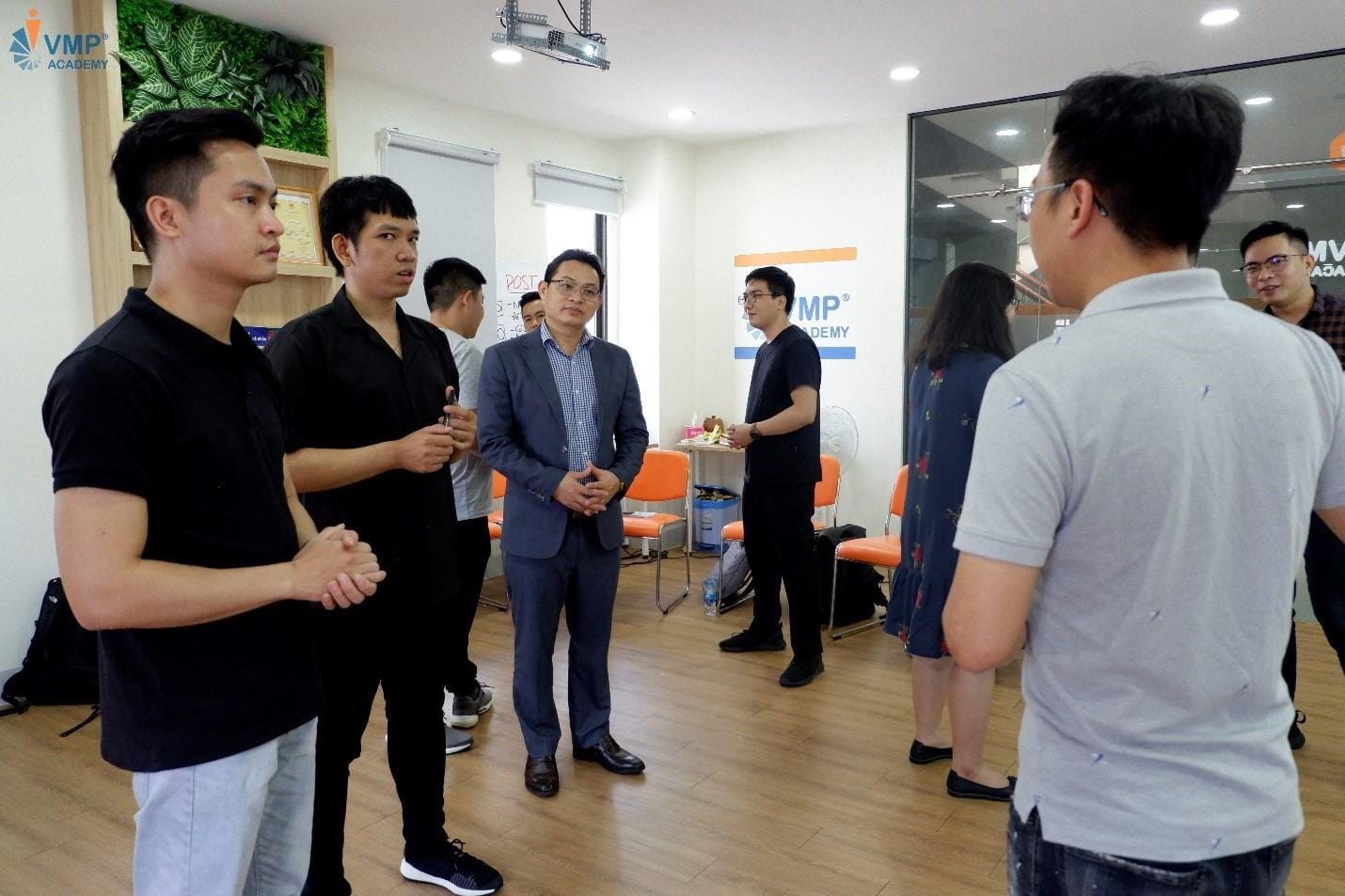 Đội ngũ Giảng viên nội bộ Lazada thực hành tại lớp