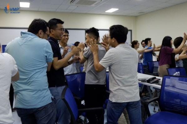 Học viên Redstar hoạt động tại lớp
