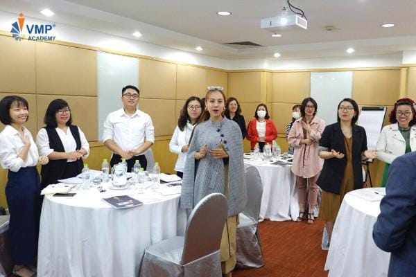 Opening - Mở đầu ấn tượng