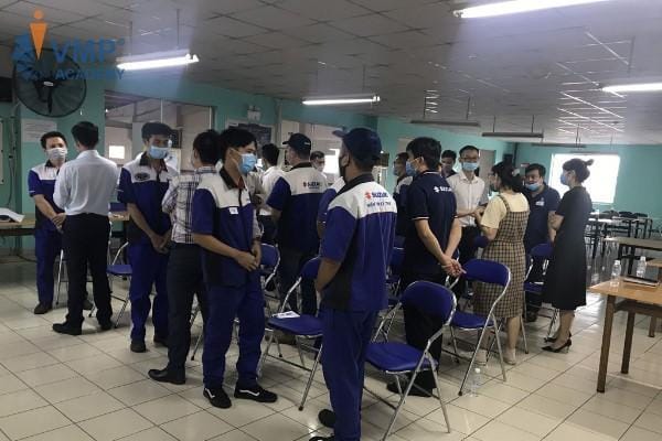 Học viên SUZUKI thực hành lấy khách hàng làm trung tâm trong giao tiếp