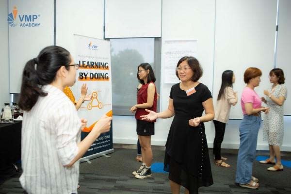 Học viên lớp “Train The Trainer” từ Platinum Global thực hành tại lớp