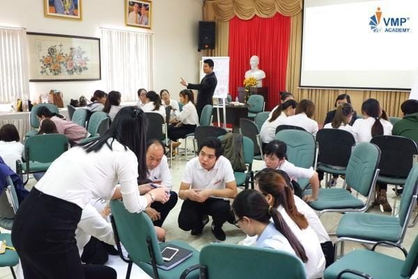 Xây dựng "tình bạn tâm giao" với khách hàng