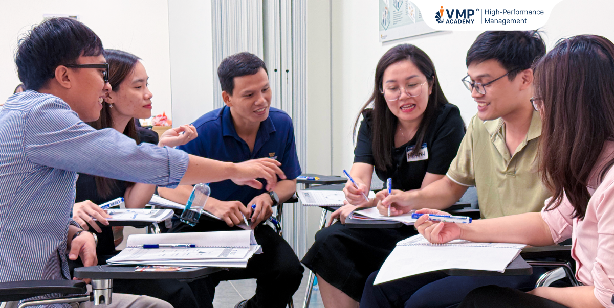 từ nhân viên lên quản lý từ nhân viên lên quản lý